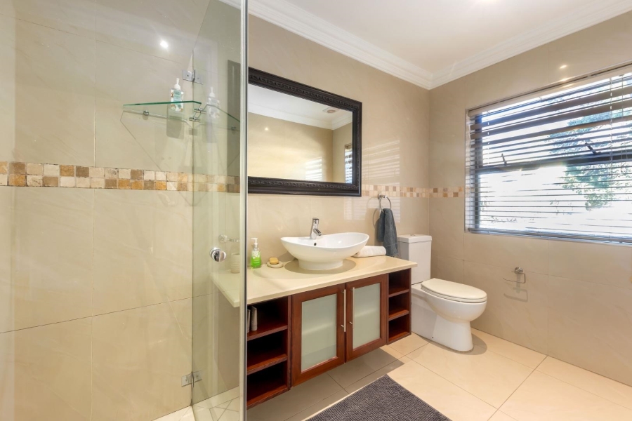 To Let 4 Bedroom Property for Rent in Tamboerskloof Western Cape
